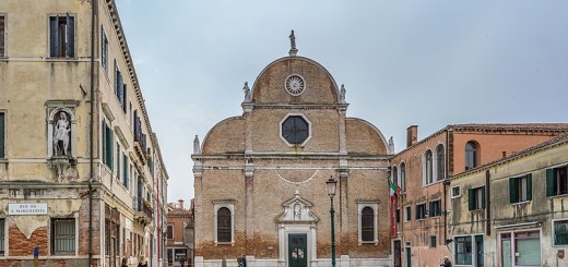 800px-Chiesa_dei_Carmini_Campo_dei_Carmini_Venezia